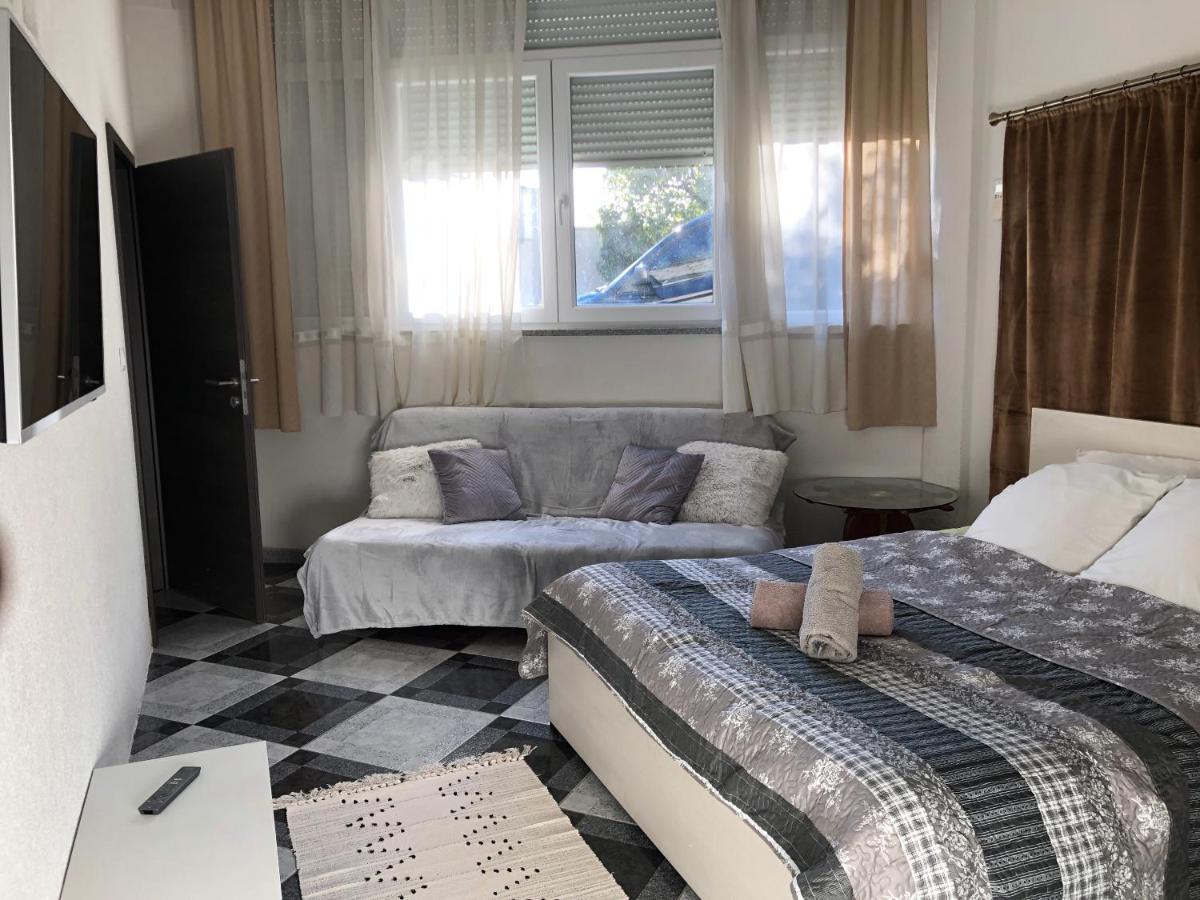 La Villa - Beach House & Rooms Crikvenica Exterior photo